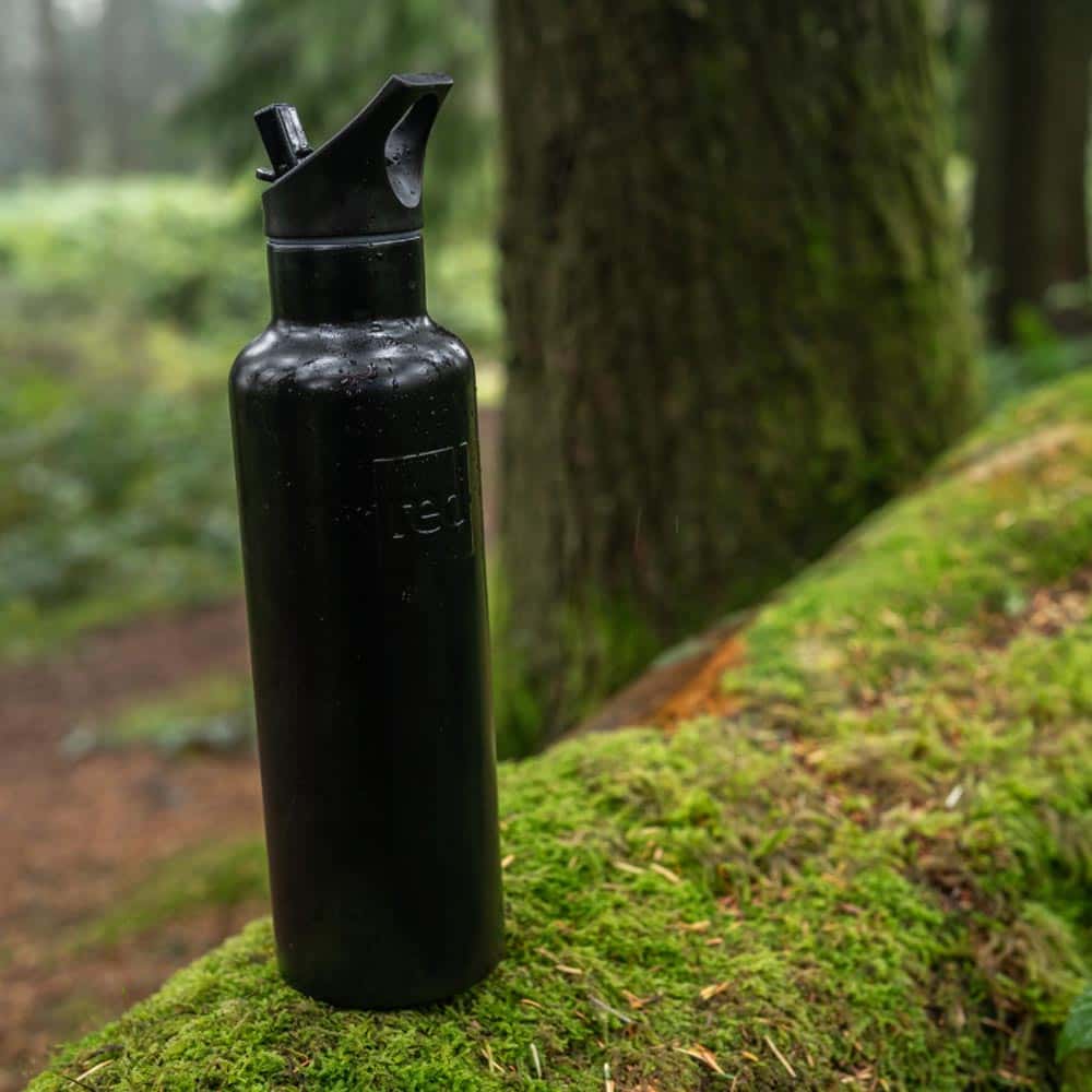 red_0000_Black-Bottle